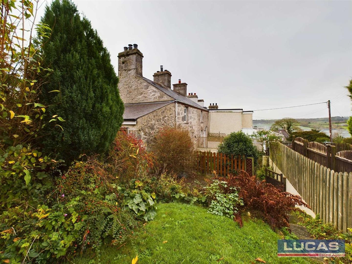 Parc Terrace, Llangoed